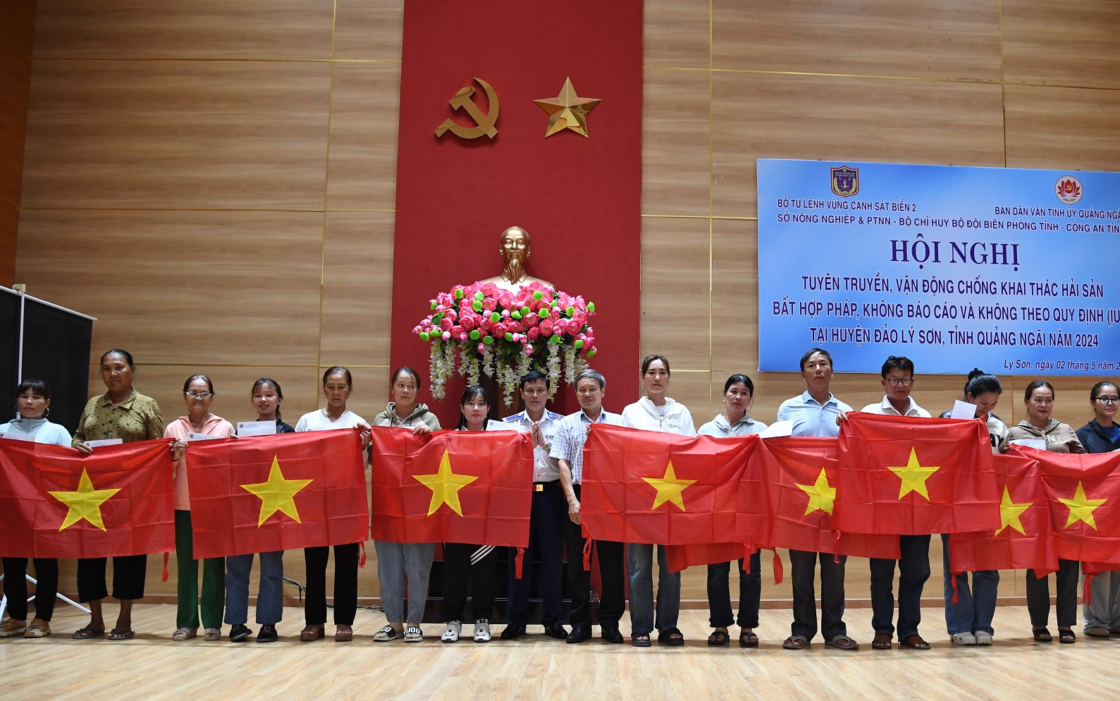 Phối hợp tuyên truyền ngư dân Lý Sơn chống khai thác hải sản bất hợp pháp