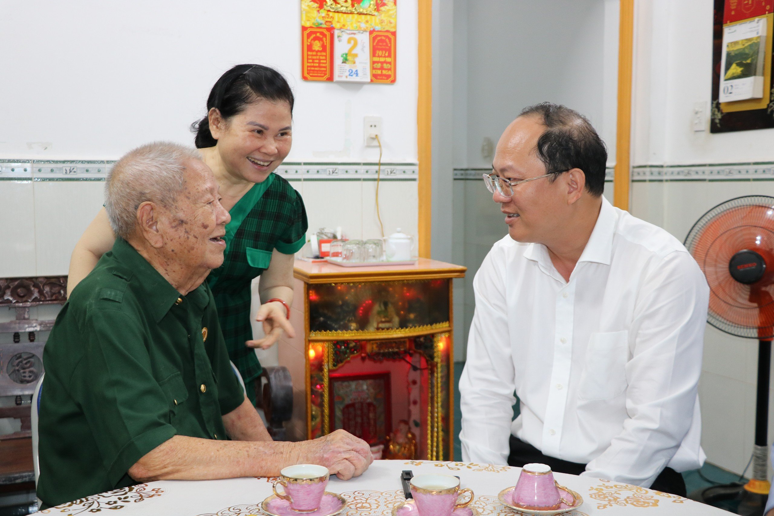 L&atilde;nh đạo TP HCM thăm hỏi cựu chiến binh Điện Bi&ecirc;n Phủ- Ảnh 1.