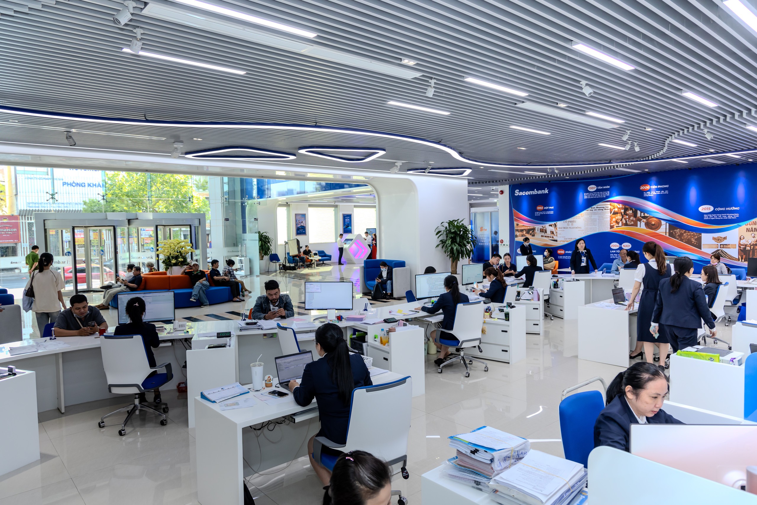 Sacombank sẵn s&agrave;ng cho h&agrave;nh tr&igrave;nh ph&aacute;t triển bền vững sau t&aacute;i cơ cấu