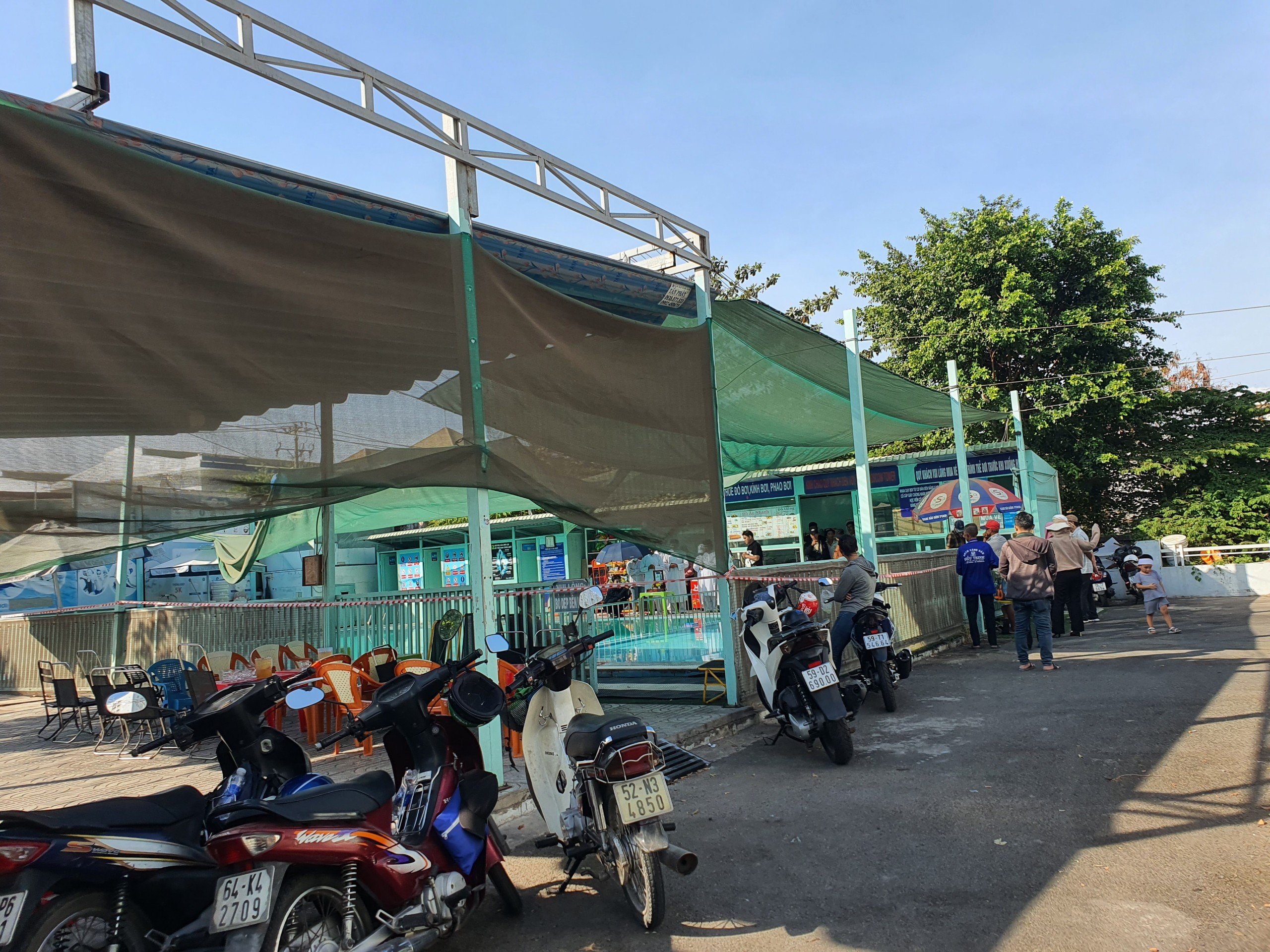 B&eacute; trai 7 tuổi tử vong trong hồ bơi ở quận 12, TP HCM- Ảnh 1.