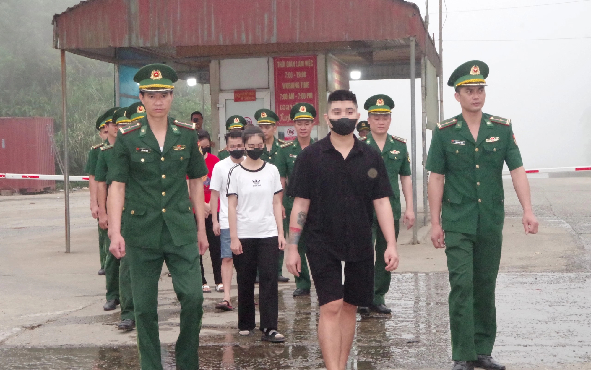 Năm người bị lừa bán ra nước ngoài vì chiêu “việc nhẹ, lương cao”- Ảnh 1.