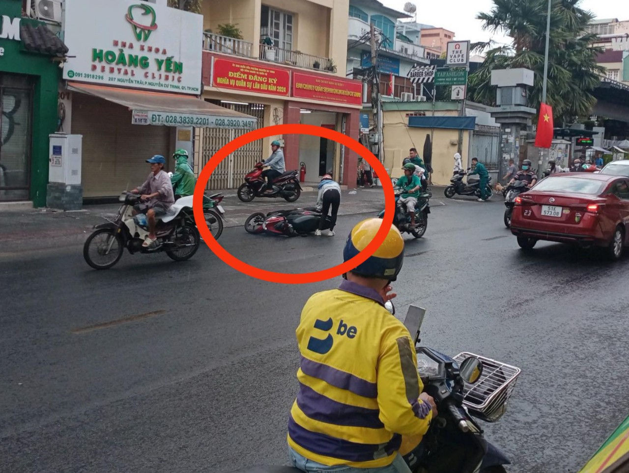 TP HCM: Xuất hiện cơn "mưa v&agrave;ng" sau kỳ nghỉ lễ- Ảnh 3.