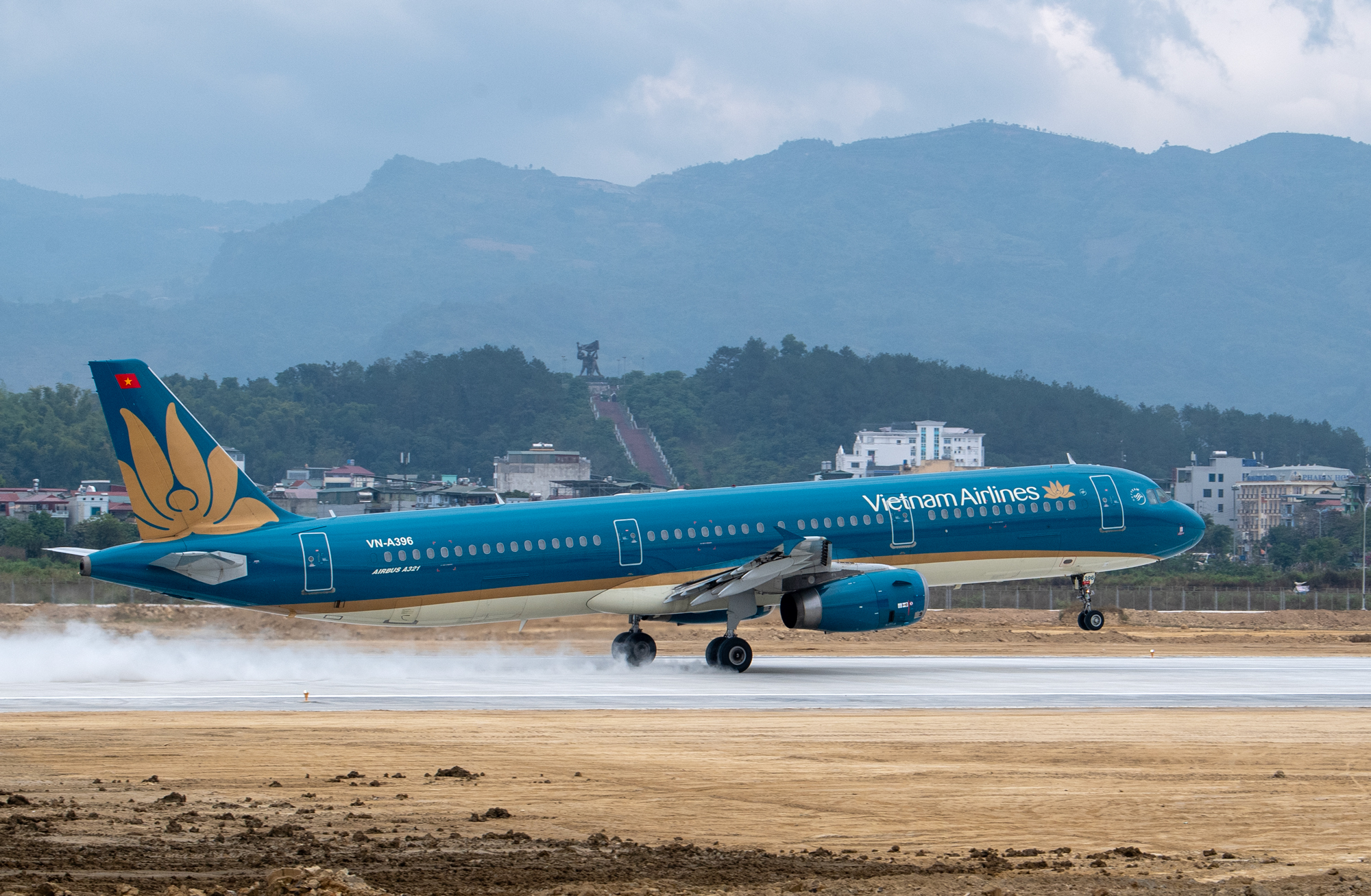 V&igrave; sao Vietnam Airlines l&atilde;i đột biến?- Ảnh 1.