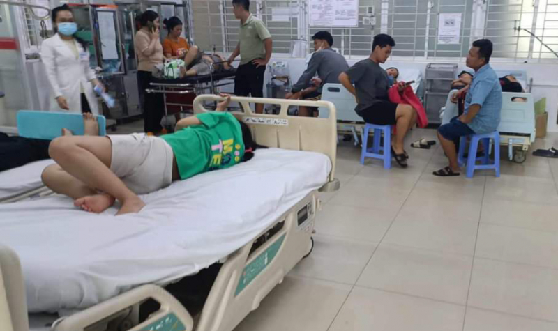Vụ đau bụng, nôn ói sau ăn bánh mì tại TP Long Khánh: Có đến 222 người phải vào bệnh viện- Ảnh 1.