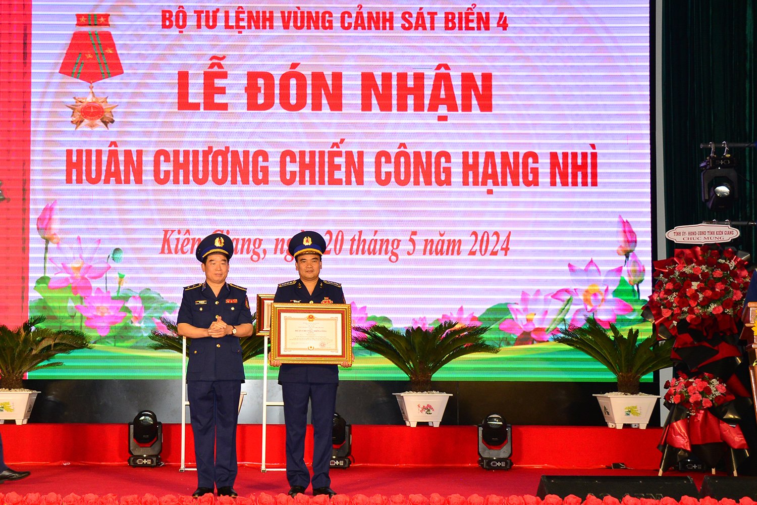 Bộ Tư lệnh V&ugrave;ng Cảnh s&aacute;t biển 4 nhận Hu&acirc;n chương Chiến c&ocirc;ng- Ảnh 3.