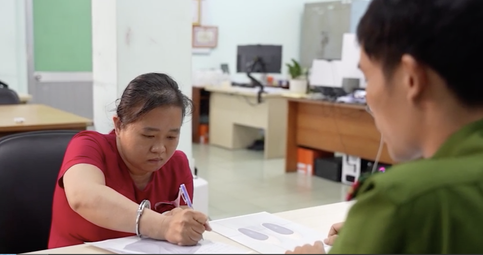 Coi chừng "bẫy lòng tốt" của người lạ- Ảnh 1.