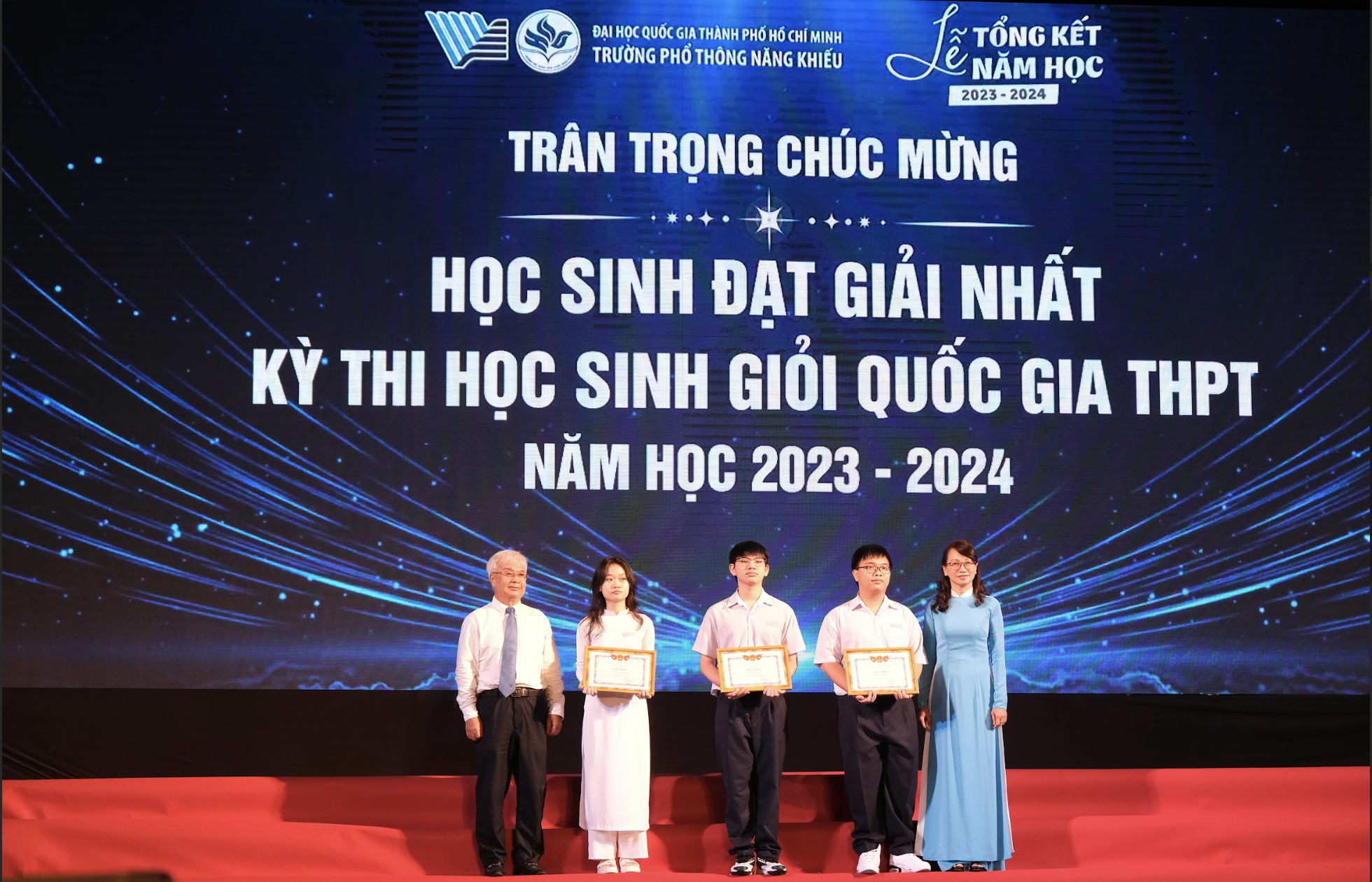 120 học sinh Trường Phổ th&ocirc;ng Năng khiếu nhận học bổng tr&ecirc;n 100 tỉ đồng- Ảnh 1.