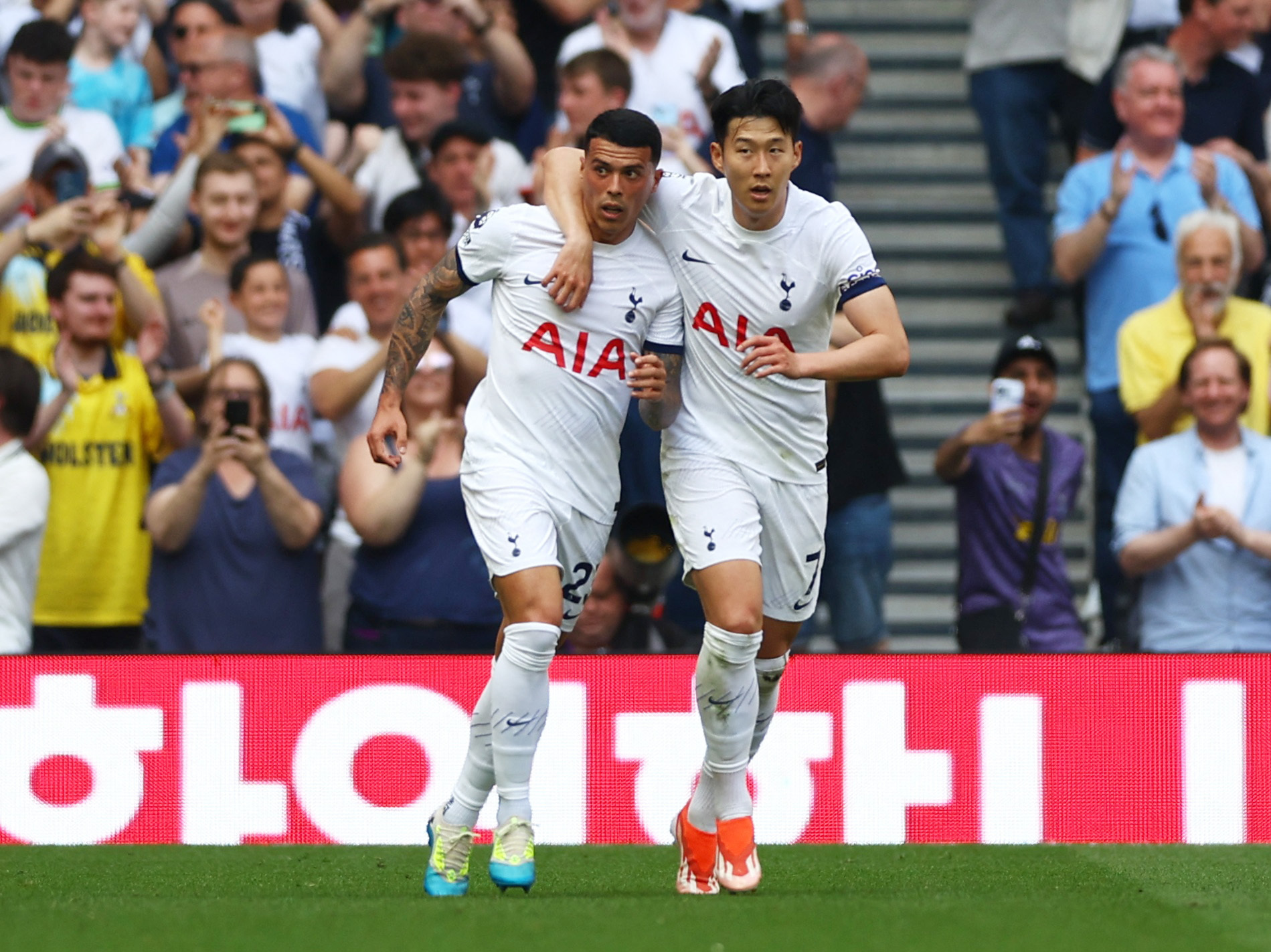 10 trận đấu quyết định cuộc đua v&ocirc; địch Premier League 2023-2024- Ảnh 1.