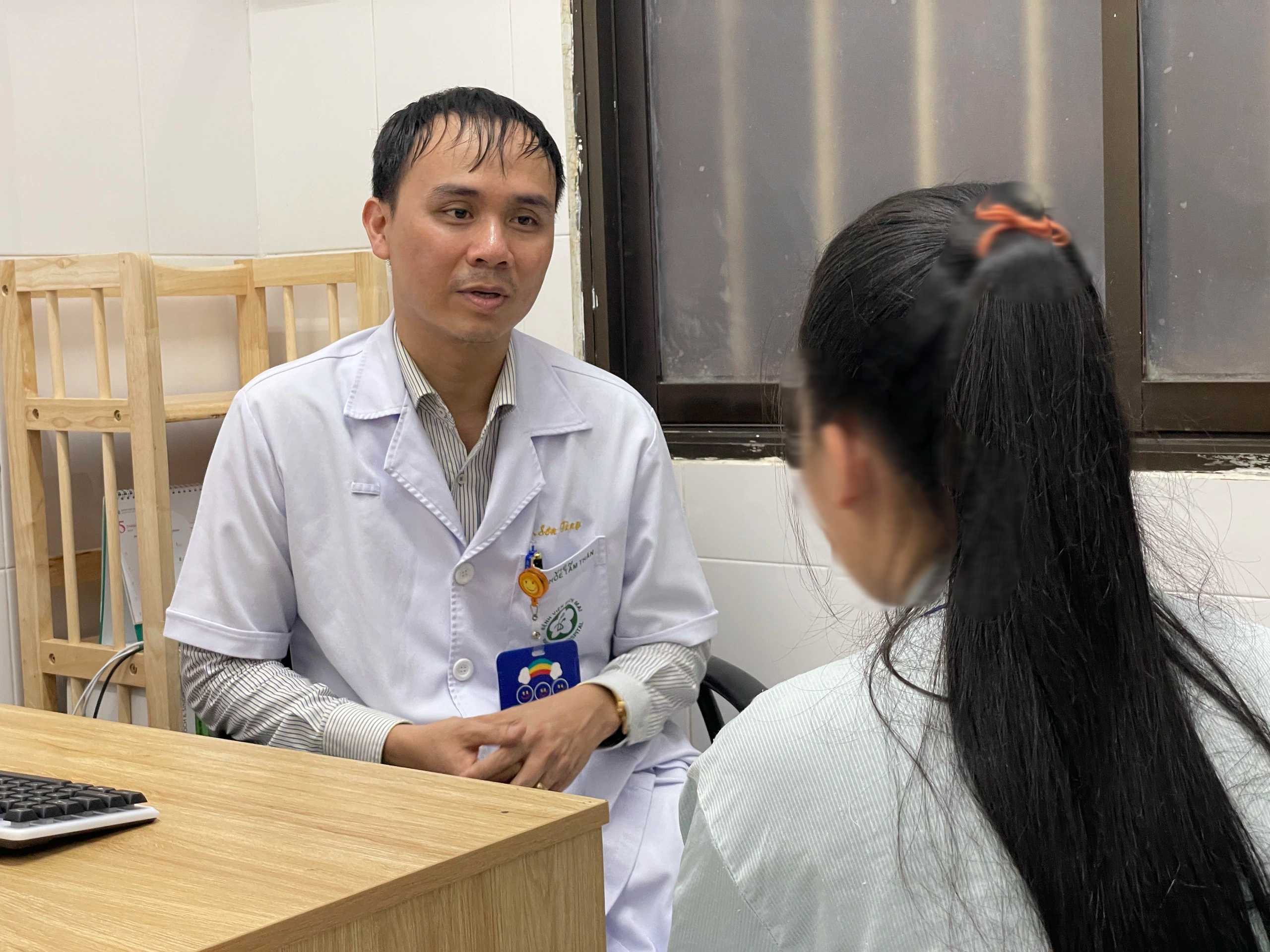Ăn vô độ, nữ sinh phải nhập viện tâm thần- Ảnh 1.