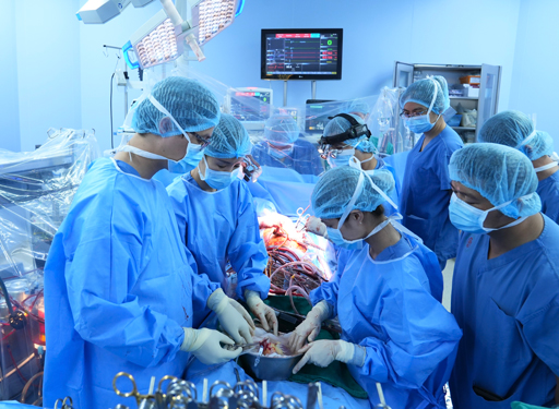 Ghép tim cứu người tại Bệnh viện Trung ương Quân đội 108 (Hà Nội) Ảnh: NGỌC DUNG