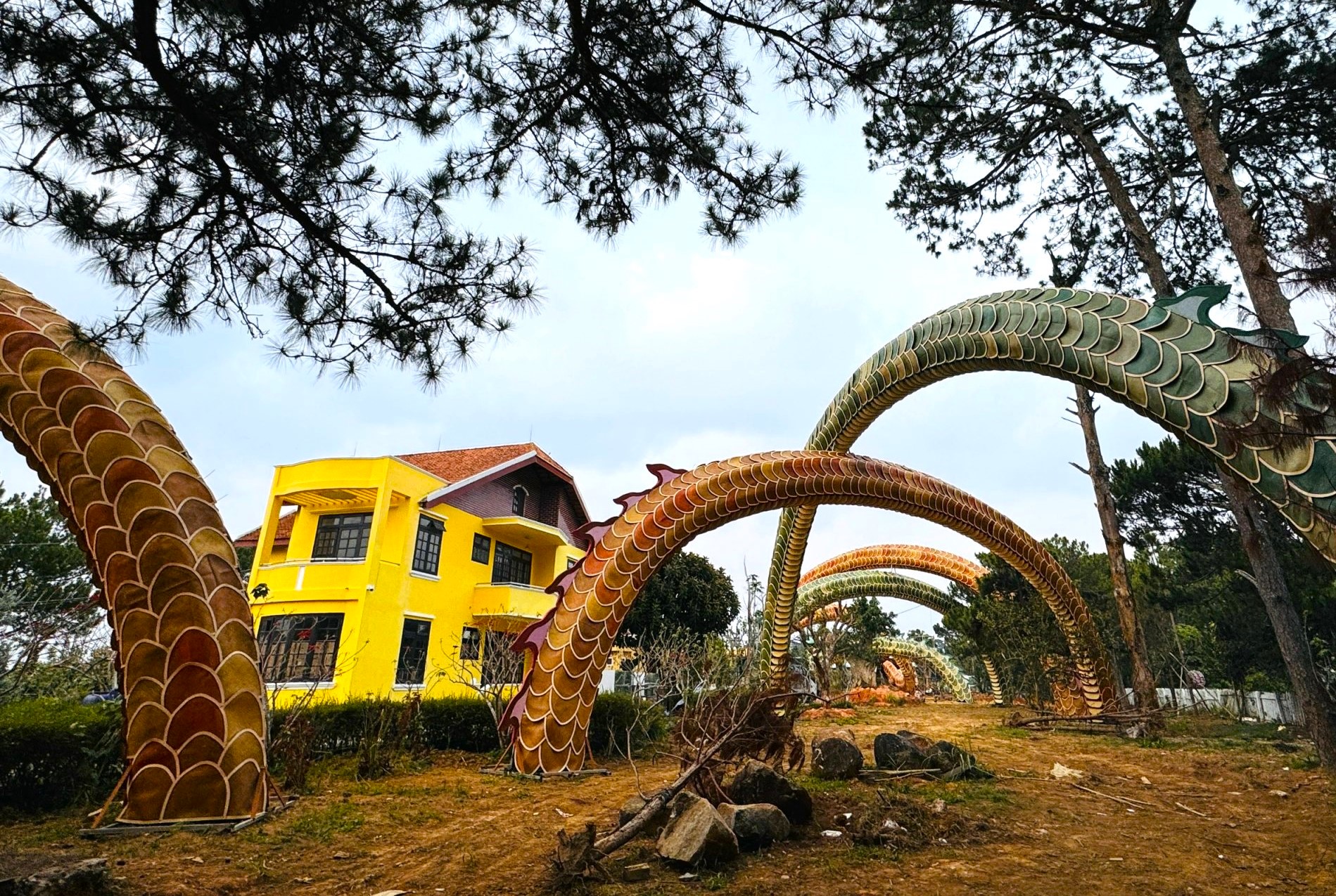 C&ocirc;ng ty Đ&ocirc;ng Dương lắp đặt linh vật rồng ở Đ&agrave; Lạt nhưng kh&ocirc;ng xin ph&eacute;p- Ảnh 6.