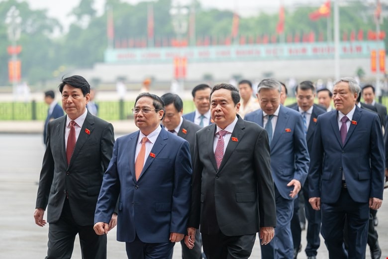 L&atilde;nh đạo Đảng, Nh&agrave; nước c&ugrave;ng c&aacute;c đại biểu Quốc hội v&agrave;o Lăng viếng Chủ tịch Hồ Ch&iacute; Minh- Ảnh 5.