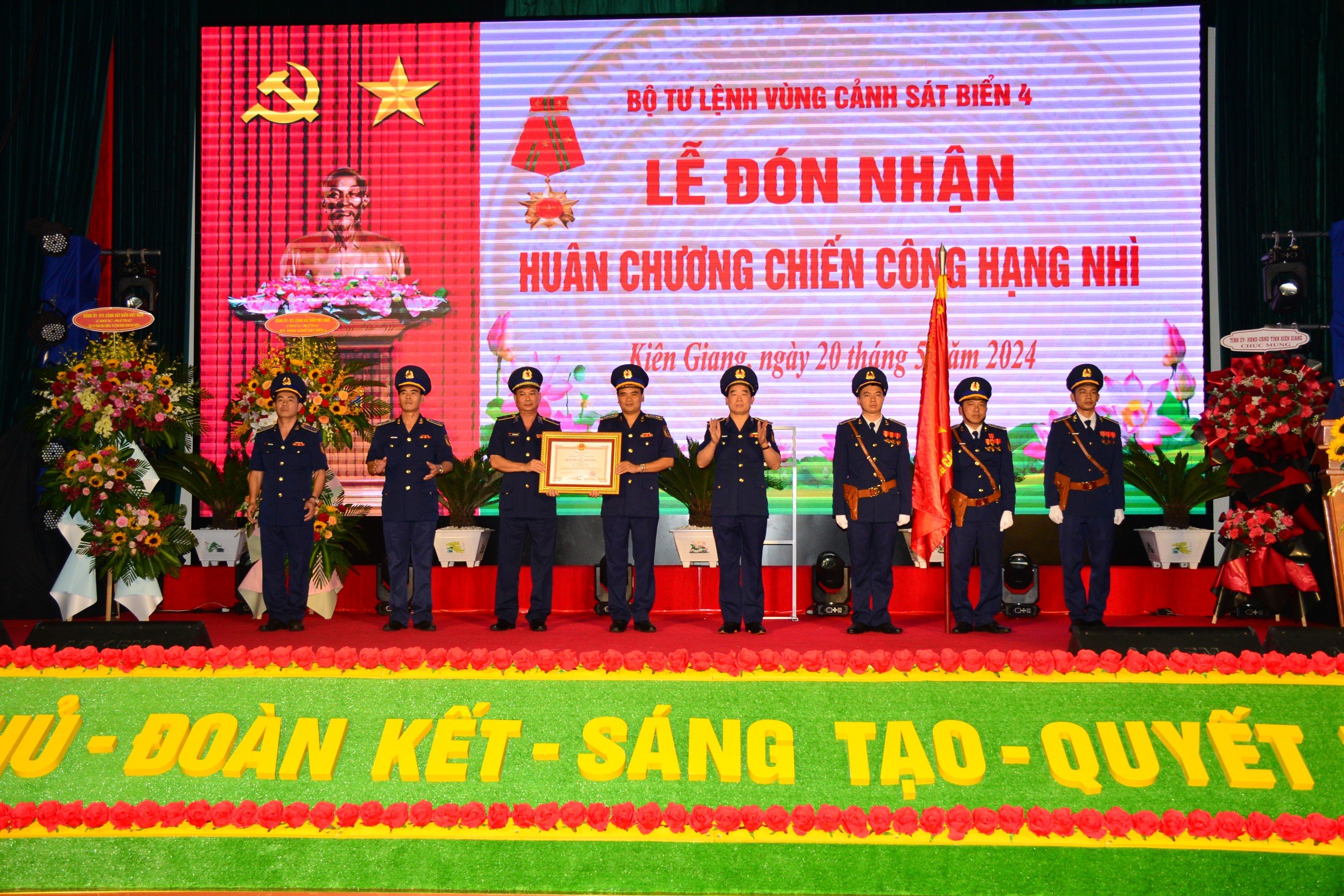 Bộ Tư lệnh V&ugrave;ng Cảnh s&aacute;t biển 4 nhận Hu&acirc;n chương Chiến c&ocirc;ng- Ảnh 2.