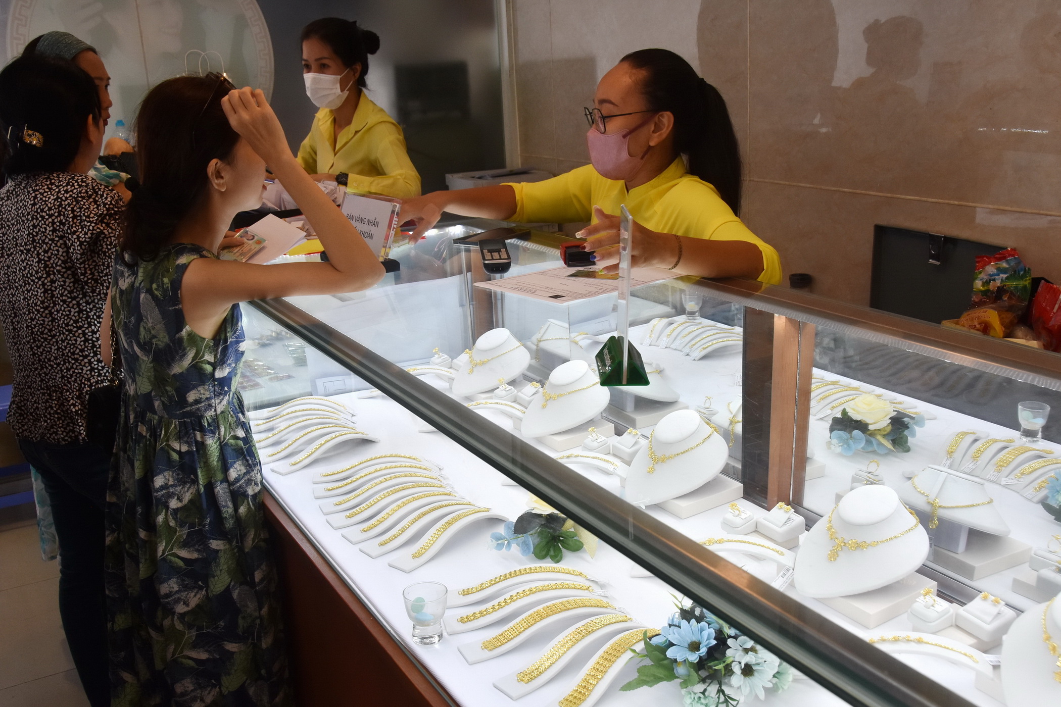 Gi&aacute; v&agrave;ng h&ocirc;m nay, 21-5: Tăng ch&oacute;ng mặt- Ảnh 1.