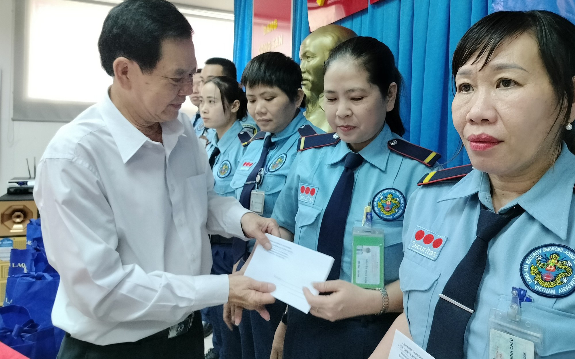 Chủ doanh nghiệp xúc động khi Công đoàn đến tận nơi tri ân nhân viên công ty