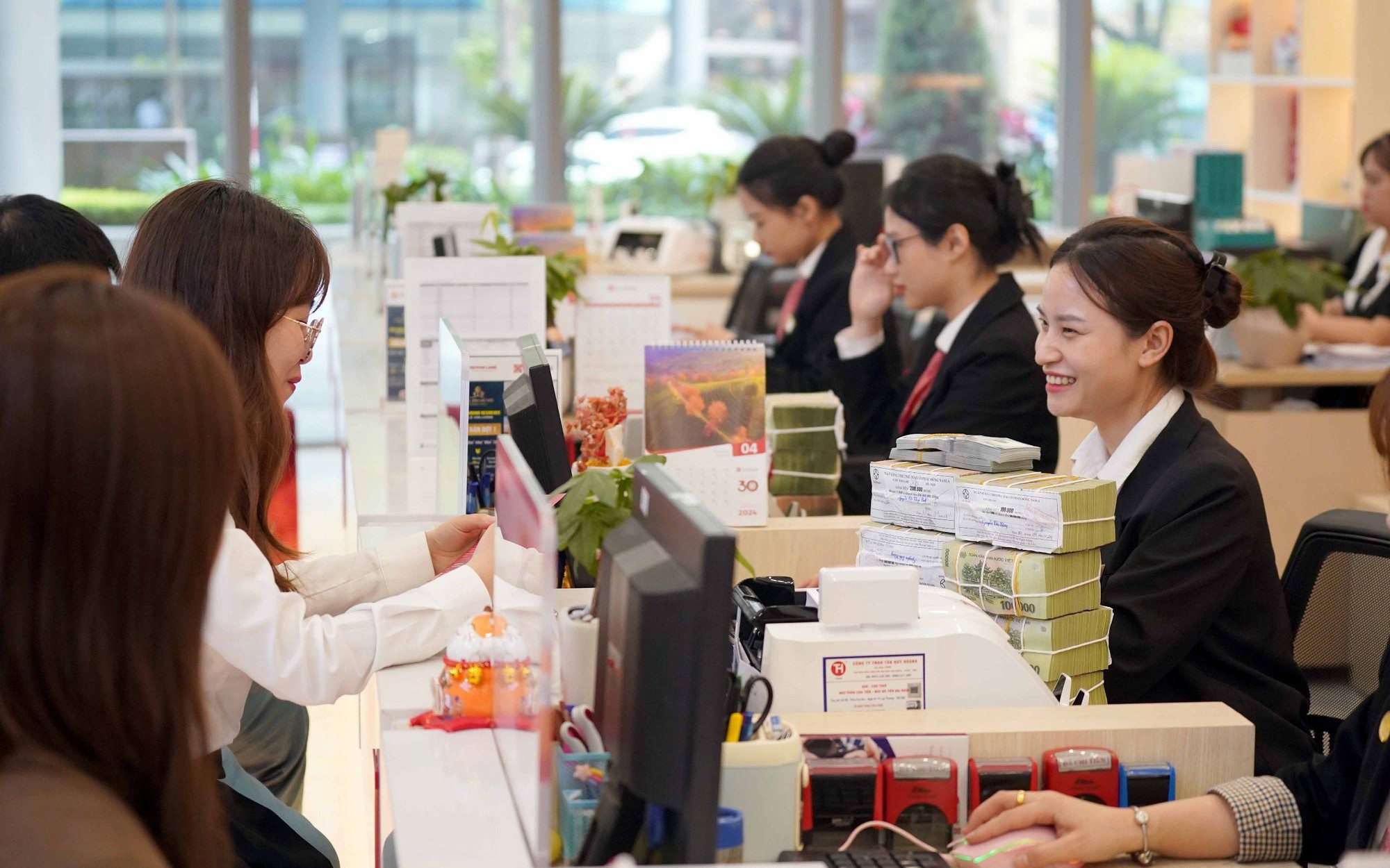 Giảm lãi vay thêm 1% - 2%: Dễ hay khó?
