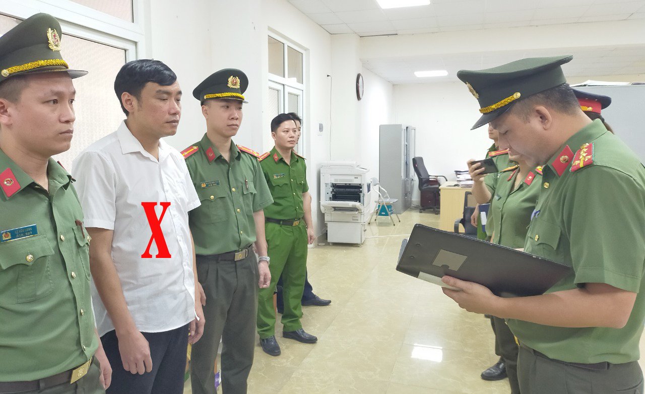 Bắt nguy&ecirc;n gi&aacute;m đốc v&agrave; ph&oacute; gi&aacute;m đốc văn ph&ograve;ng đăng k&yacute; đất đai- Ảnh 3.