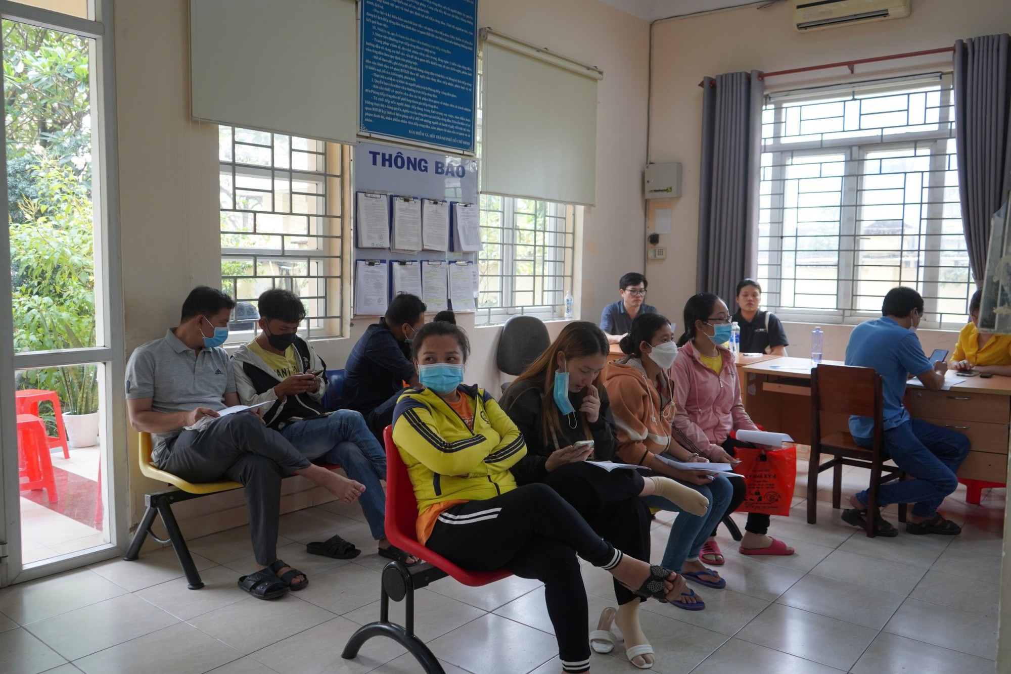 Rút BHXH một lần: Đặt lịch hẹn trực tuyến phải chờ 1-2 tháng mới đến lượt?- Ảnh 2.