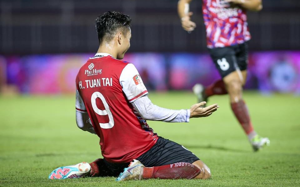 CLB TP HCM thắng sốc đương kim vô địch V-League