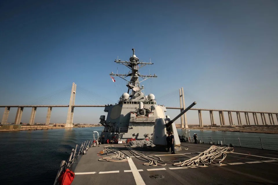 Tàu khu trục mang tên lửa dẫn đường USS Carney của Hải quân Mỹ tại Kênh đào Suez vào ngày 18-10-2023. Ảnh: Hải quân Mỹ