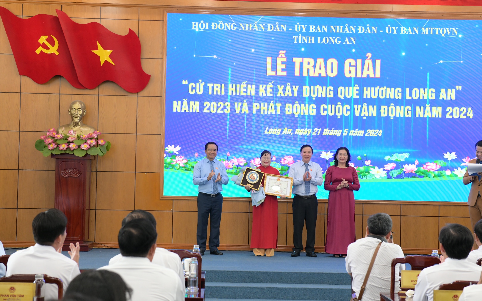 Cử tri sôi nổi hiến kế xây dựng quê hương Long An