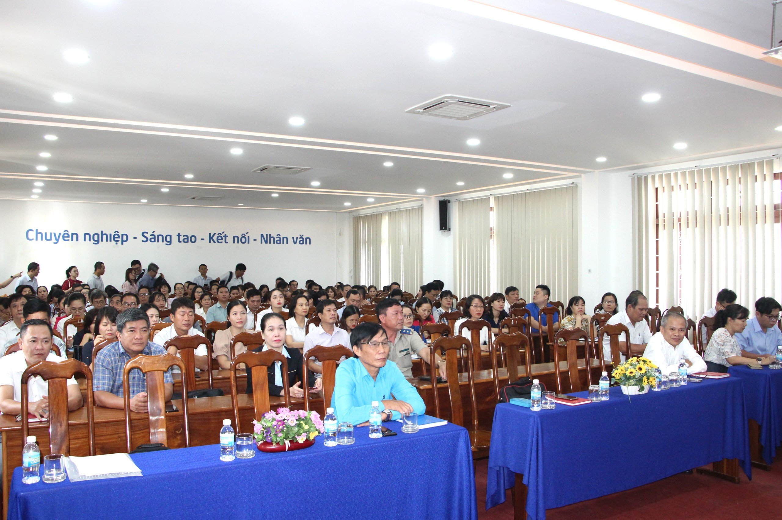 C&ocirc;ng đo&agrave;n Vi&ecirc;n chức Kh&aacute;nh Ho&agrave; tuy&ecirc;n truyền về Nghị quyết Đại hội XIII C&ocirc;ng đo&agrave;n Việt Nam- Ảnh 3.