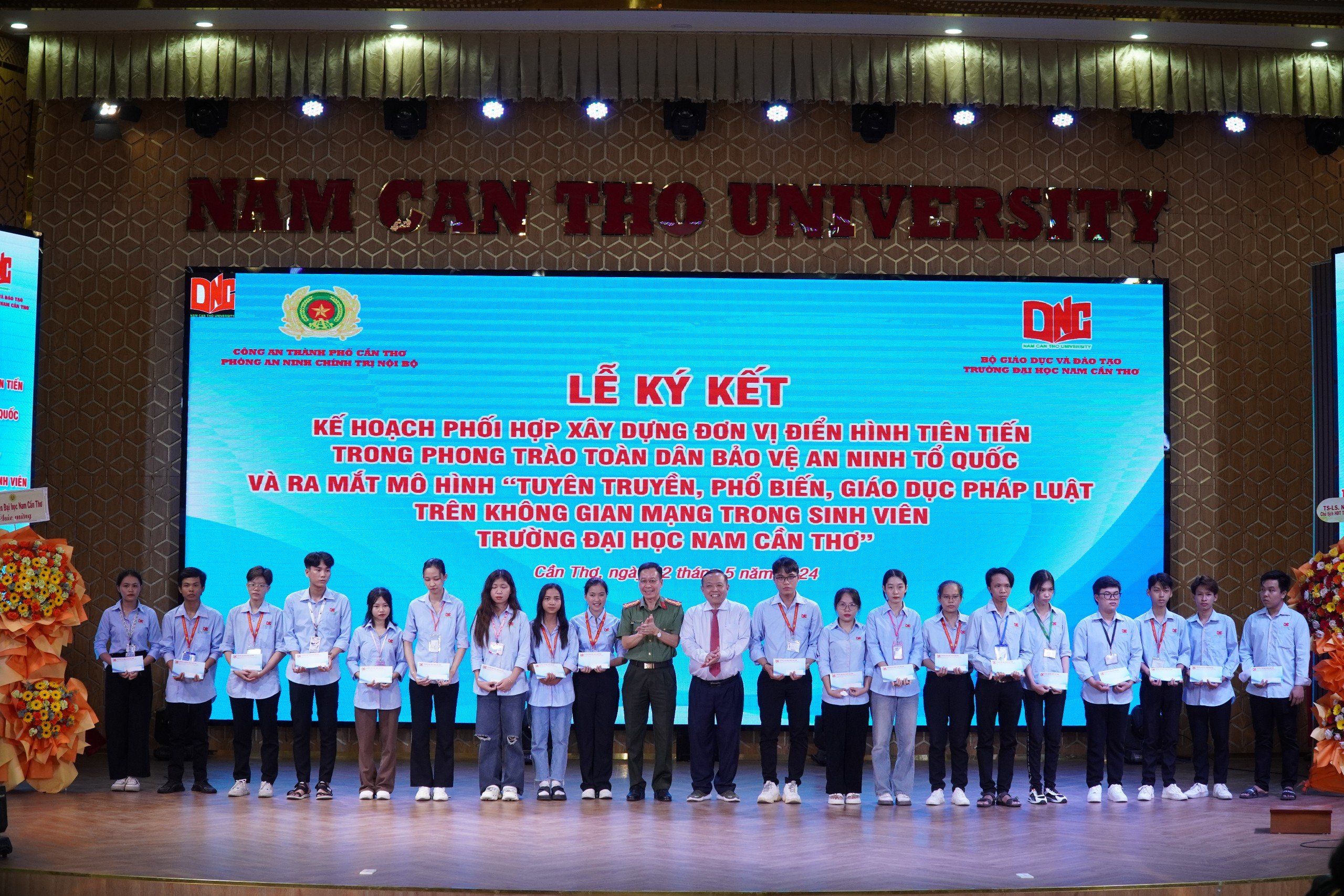 C&ocirc;ng an Cần Thơ phổ biến ph&aacute;p luật tr&ecirc;n kh&ocirc;ng gian mạng cho 22.000 sinh vi&ecirc;n- Ảnh 3.
