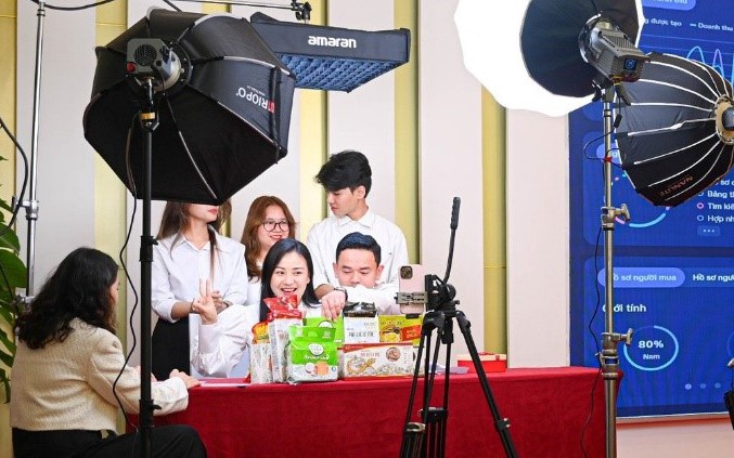 Đà Nẵng thuê TikToker livestream bán hàng cho các chợ truyền thống