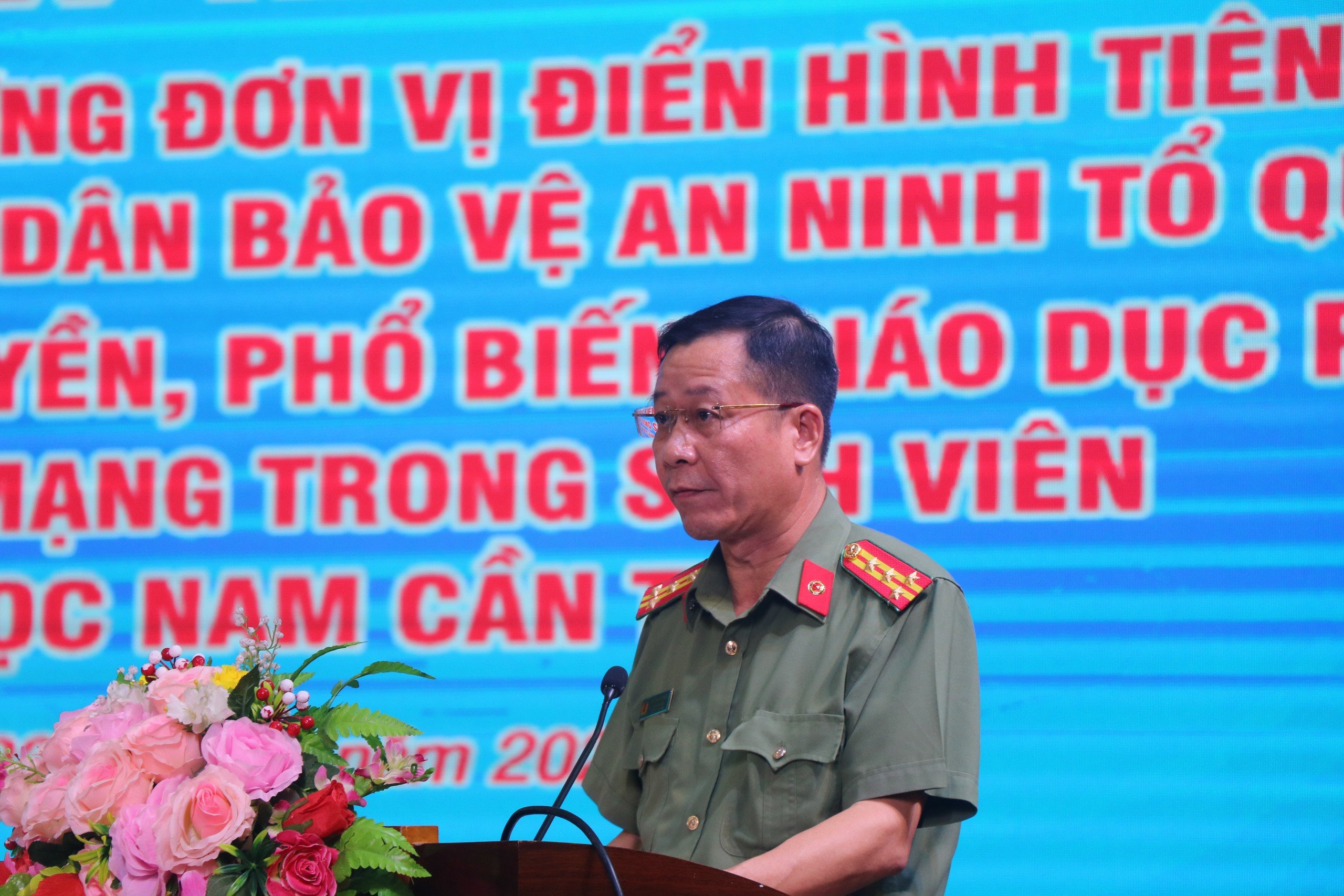 C&ocirc;ng an Cần Thơ phổ biến ph&aacute;p luật tr&ecirc;n kh&ocirc;ng gian mạng cho 22.000 sinh vi&ecirc;n- Ảnh 1.