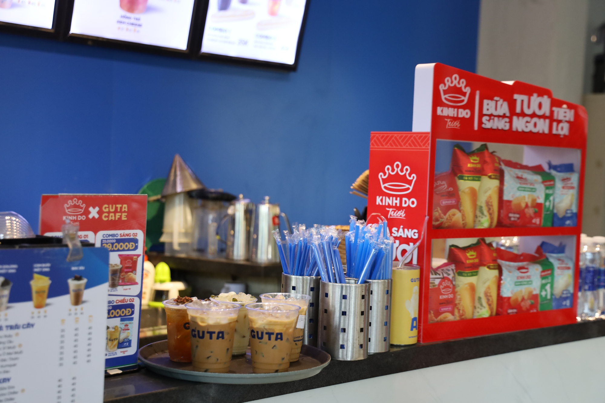 Combo "bánh + nước" của Kinh Đô và Guta đắt hàng
- Ảnh 1.