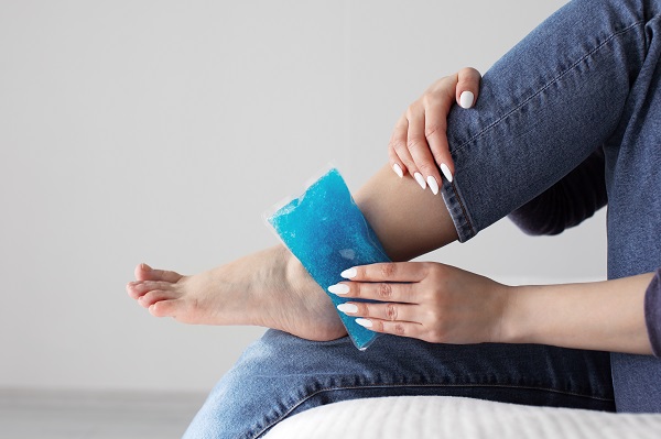 C&aacute;ch chữa bong g&acirc;n cổ ch&acirc;n nhanh khỏi v&agrave; lưu &yacute; cần biết- Ảnh 2.