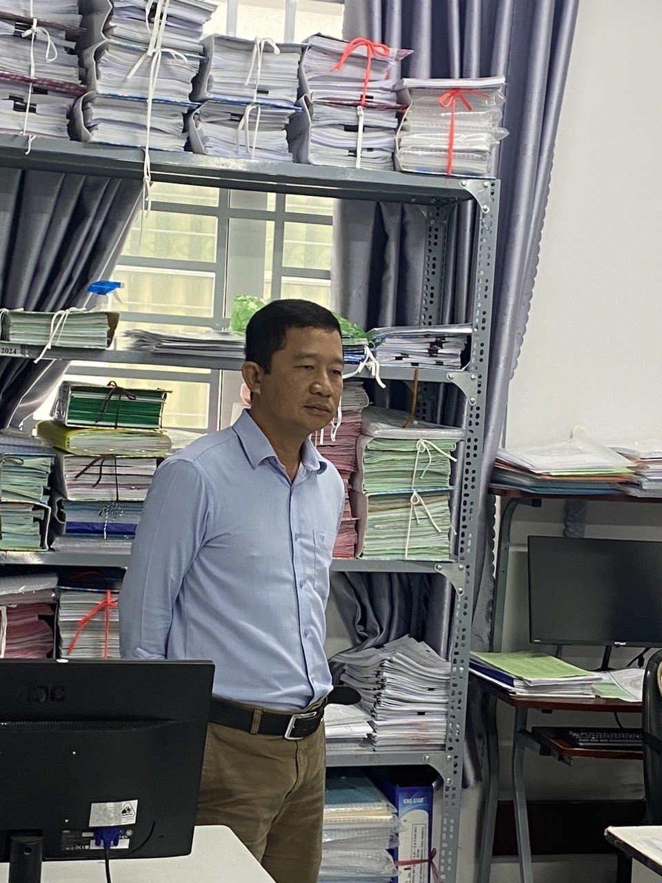 Bắt giam một phó phòng hành chính - tổng hợp văn phòng đăng ký đất đai- Ảnh 1.
