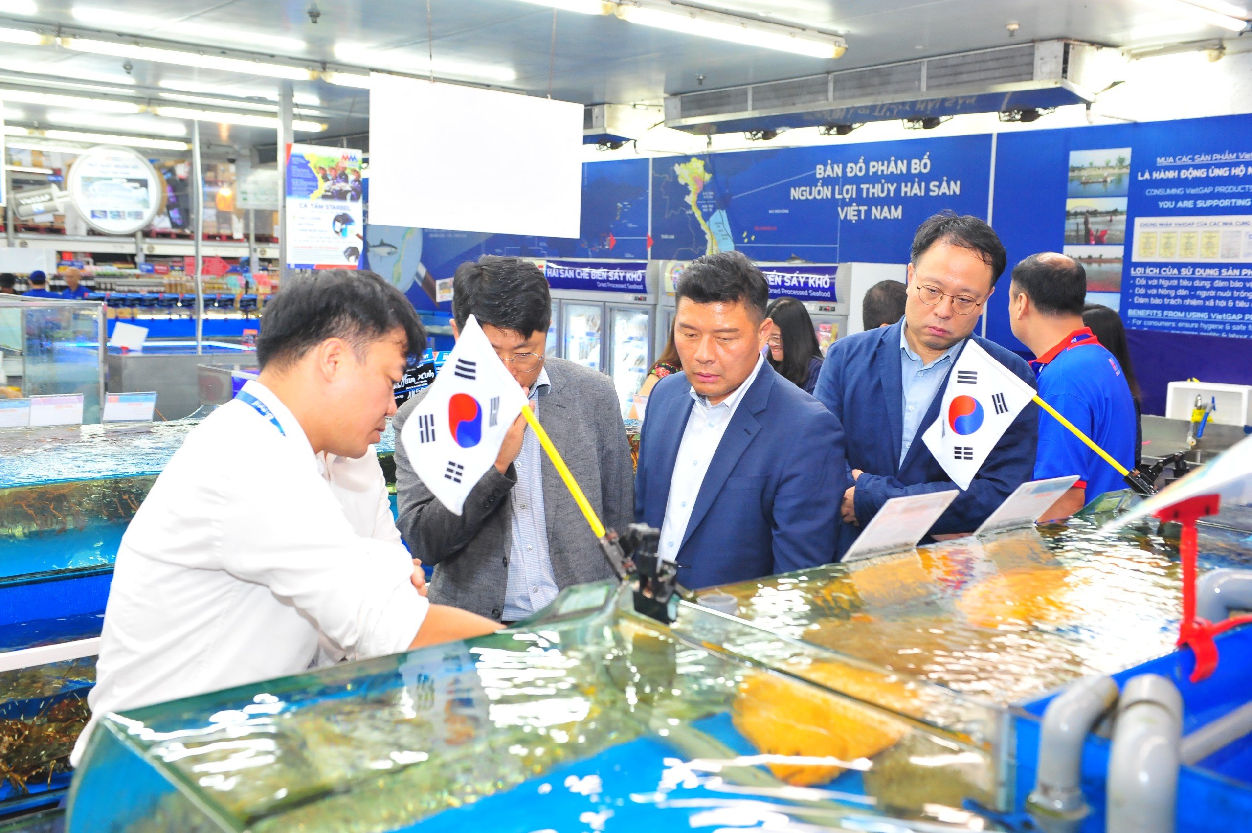H&agrave;u, b&agrave;o ngư H&agrave;n Quốc... giảm gi&aacute; mạnh tại si&ecirc;u thị- Ảnh 2.