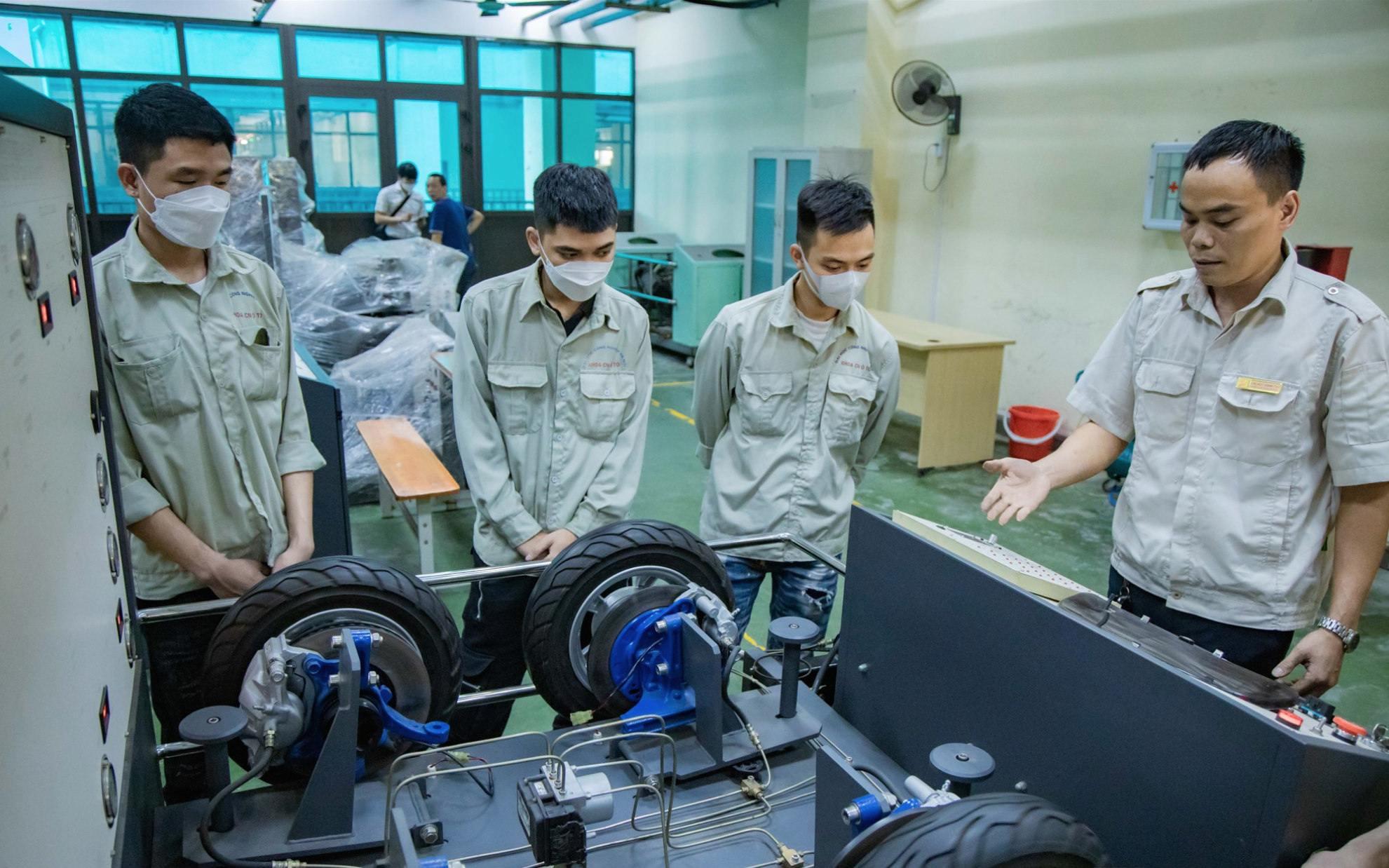 Nỗi lo thiếu nhân lực chuyên môn