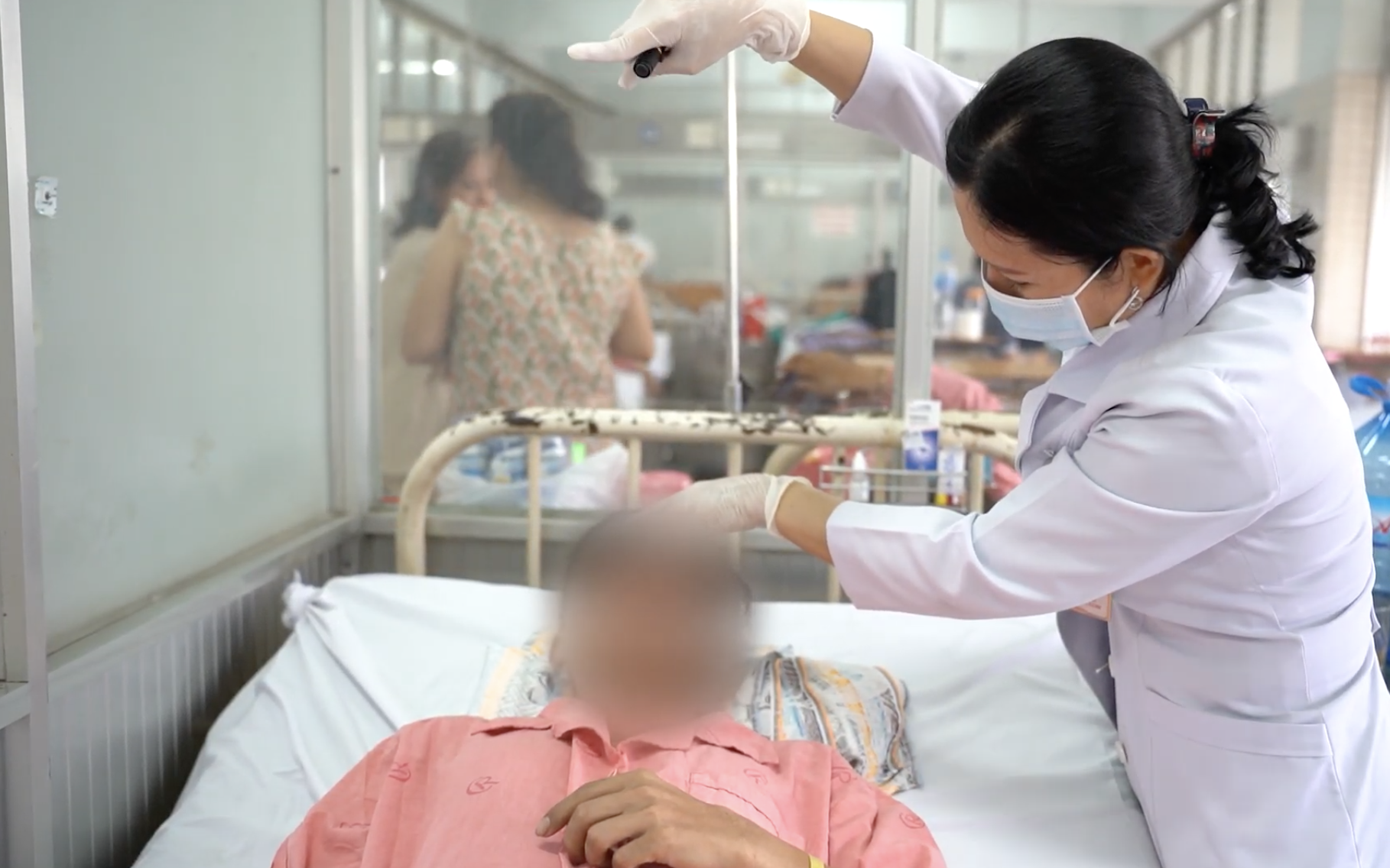Tình trạng 4 nạn nhân trong vụ tạt axit kinh khủng ở quận 7, TP HCM
