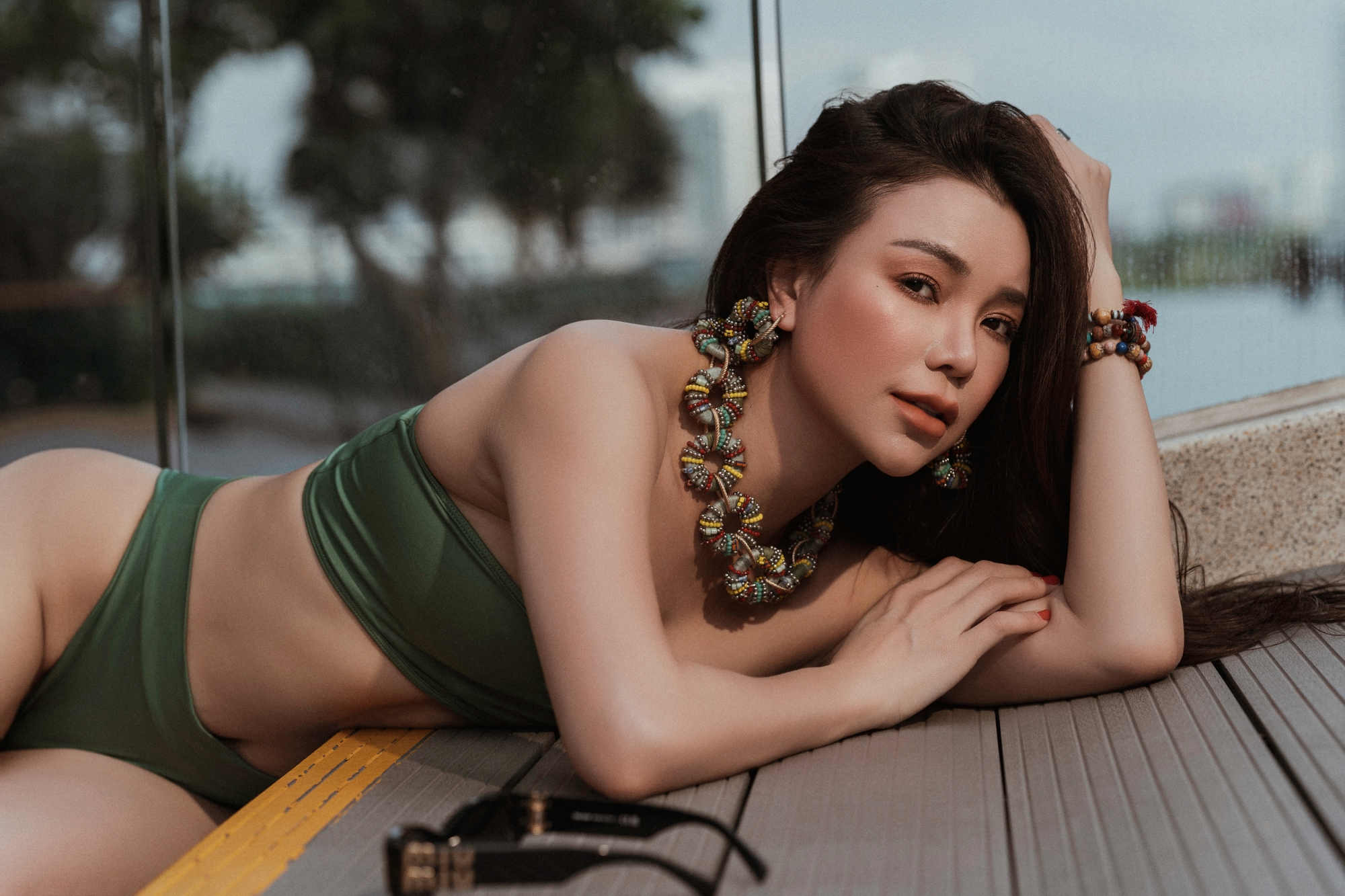 Tr&agrave; Ngọc Hằng v&agrave; Sam khoe d&aacute;ng n&oacute;ng bỏng- Ảnh 2.