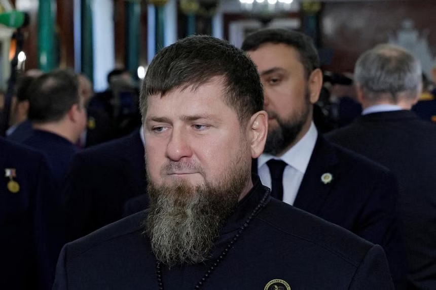 L&atilde;nh đạo v&ugrave;ng Chechnya Ramzan Kadyrov sau buổi lễ &ocirc;ng Putin nhậm chức Tổng thống Nga tại Điện Kremlin ng&agrave;y 7-5. Ảnh: Reuters