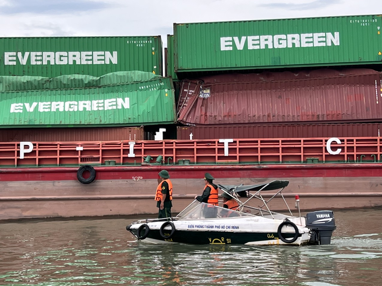 T&agrave;u Singapore v&agrave; s&agrave; Lan va chạm nhau ở Mũi Đ&egrave;n Đỏ- Ảnh 1.