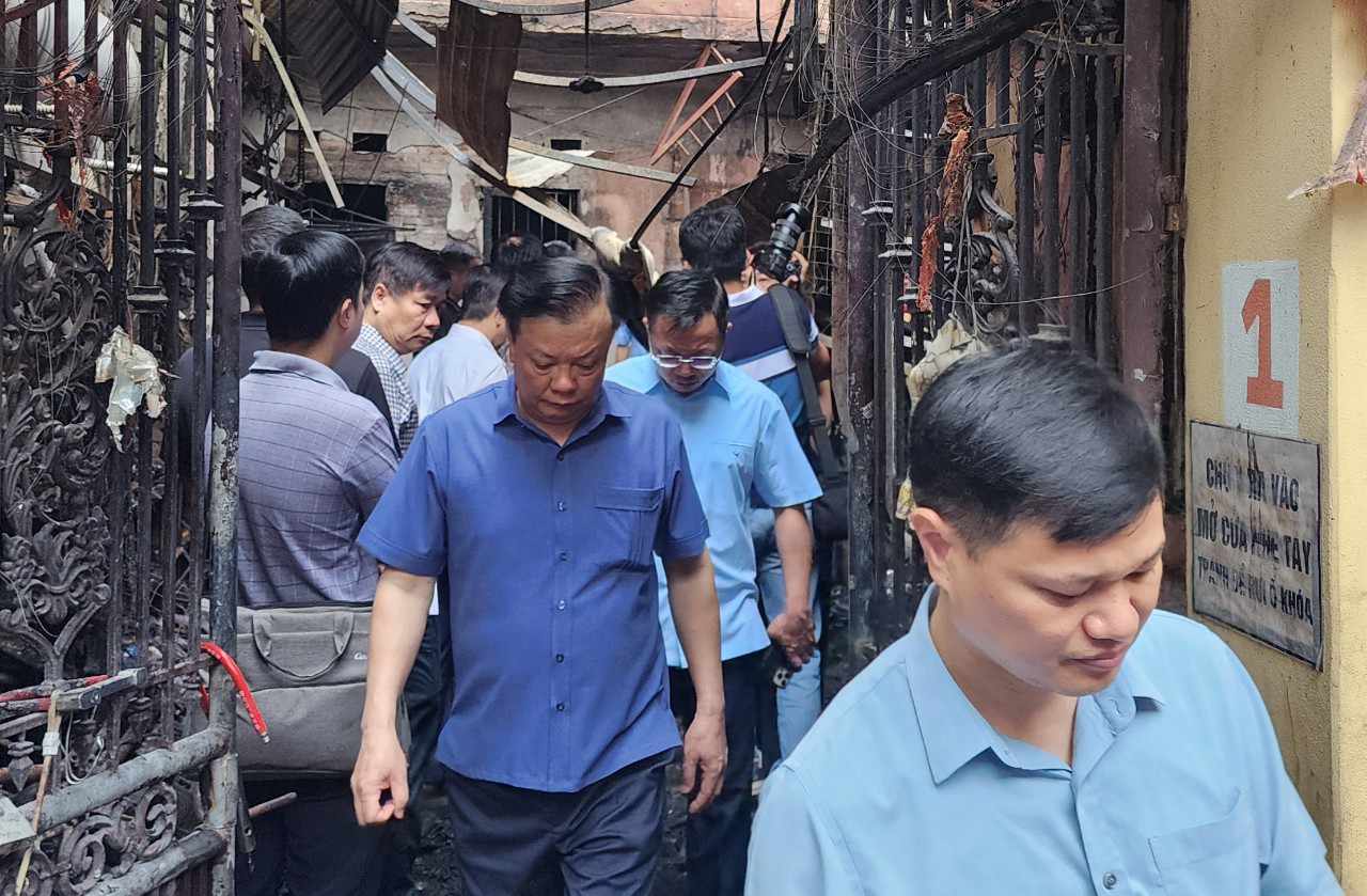L&atilde;nh đạo Ch&iacute;nh phủ, Quốc hội, Bộ C&ocirc;ng an v&agrave; H&agrave; Nội tới hiện trường vụ ch&aacute;y 14 người tử vong- Ảnh 3.