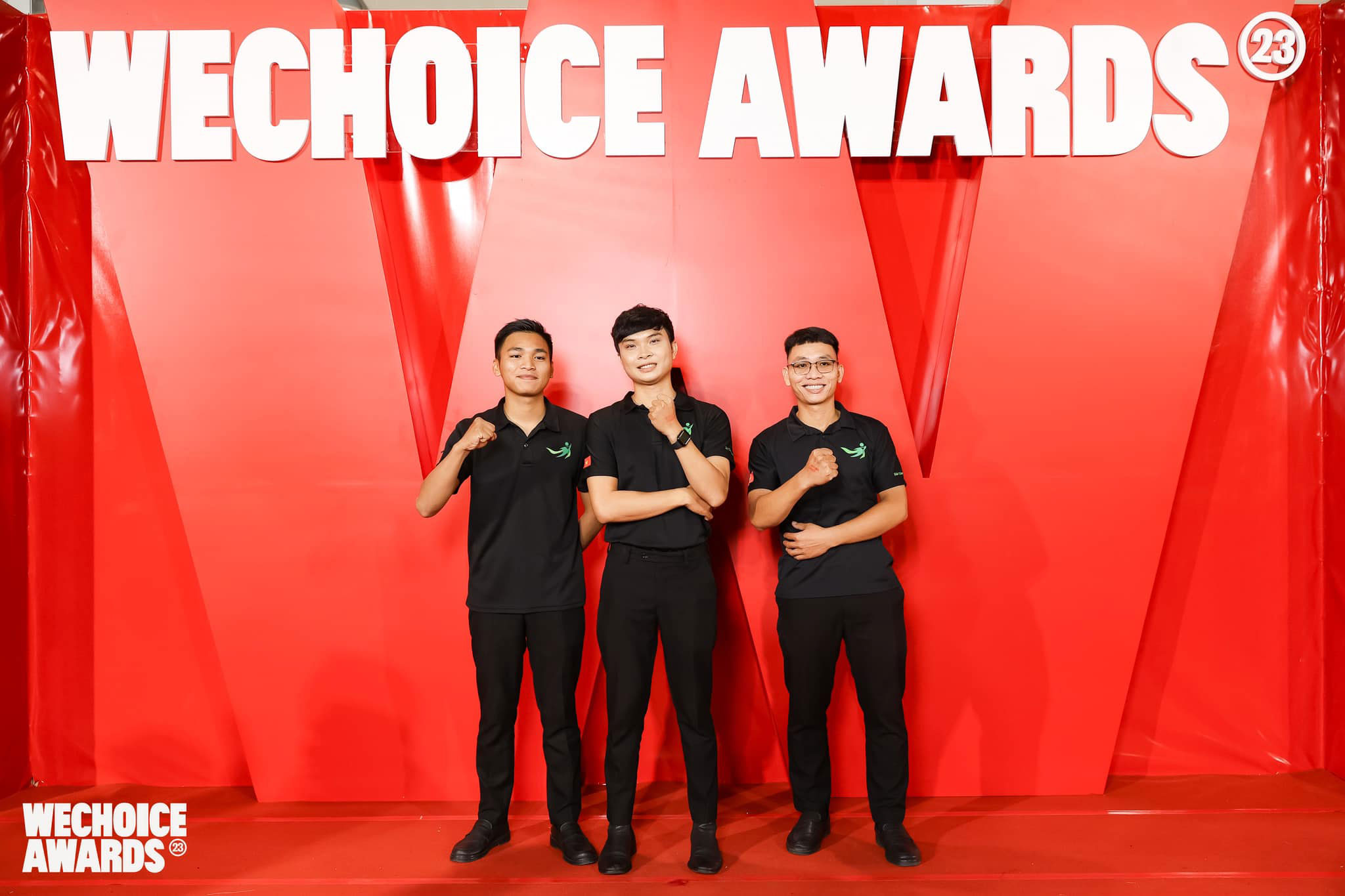 S&agrave;i G&ograve;n Xanh nhận giải thưởng Wechoi Awards 2023 (Lương Ngọc đứng giữa).  (Ảnh do nh&acirc;n vật cung cấp)