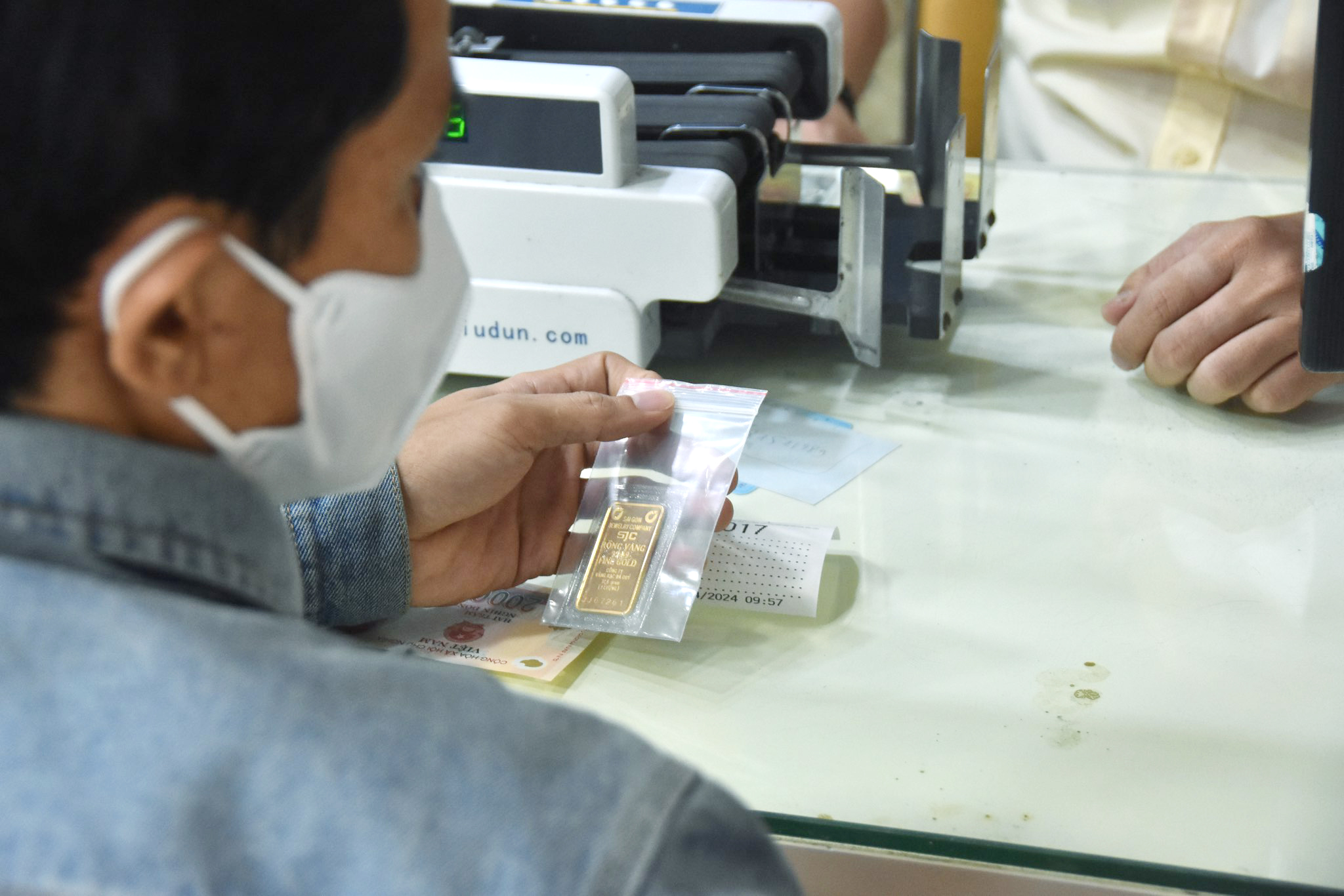 Mạnh tay với thị trường vàng- Ảnh 1.