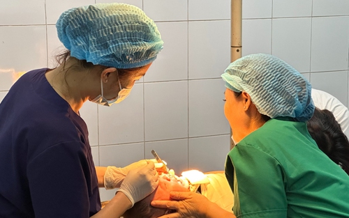 V&aacute; khe hở m&ocirc;i - v&ograve;m kh&ocirc;ng chỉ dừng lại ở phẫu thuật - Ảnh 2.