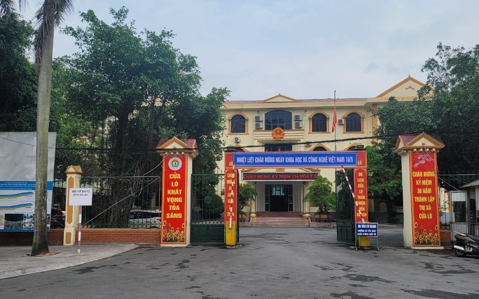 Chủ tịch UBND thị x&atilde; Cửa L&ograve; bị bắt