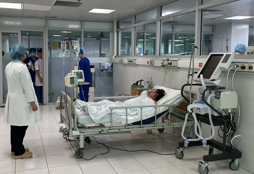 Vụ ch&aacute;y 14 người chết: 3 nạn nh&acirc;n bị thương chuyển viện tuyến tr&ecirc;n- Ảnh 2.
