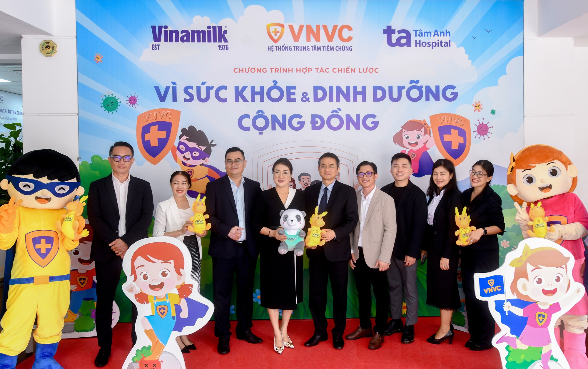 Vinamilk c&ugrave;ng c&aacute;c đối t&aacute;c y tế lớn đẩy mạnh chăm s&oacute;c dinh dưỡng, sức khỏe cộng đồng- Ảnh 3.