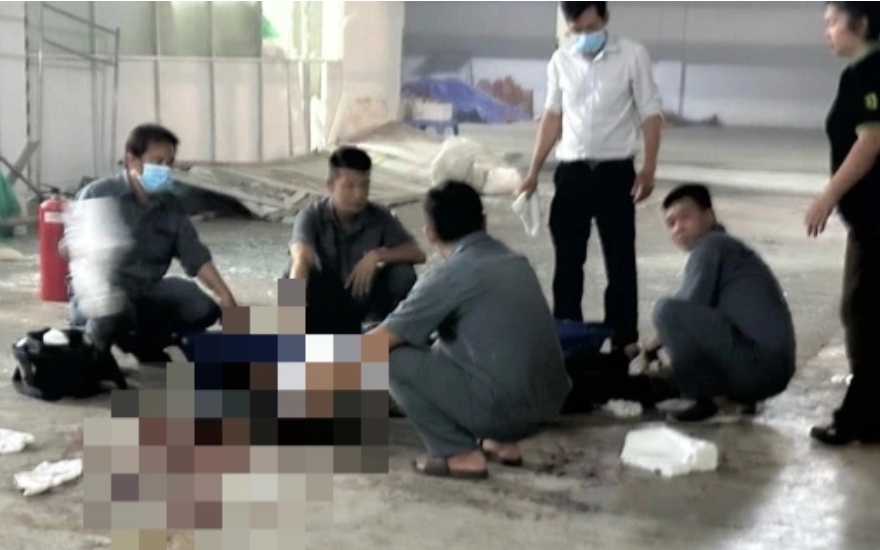Máy điều hòa phát nổ khiến nhóm công nhân bị thương