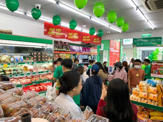 Q:\ChuyenDe\24-5\SGC\Khong khi mua sam cua kh ách hàng trong ngày đầu khai truong Co.op Food K DC Hiệp Hình 24.5.24.jpg
