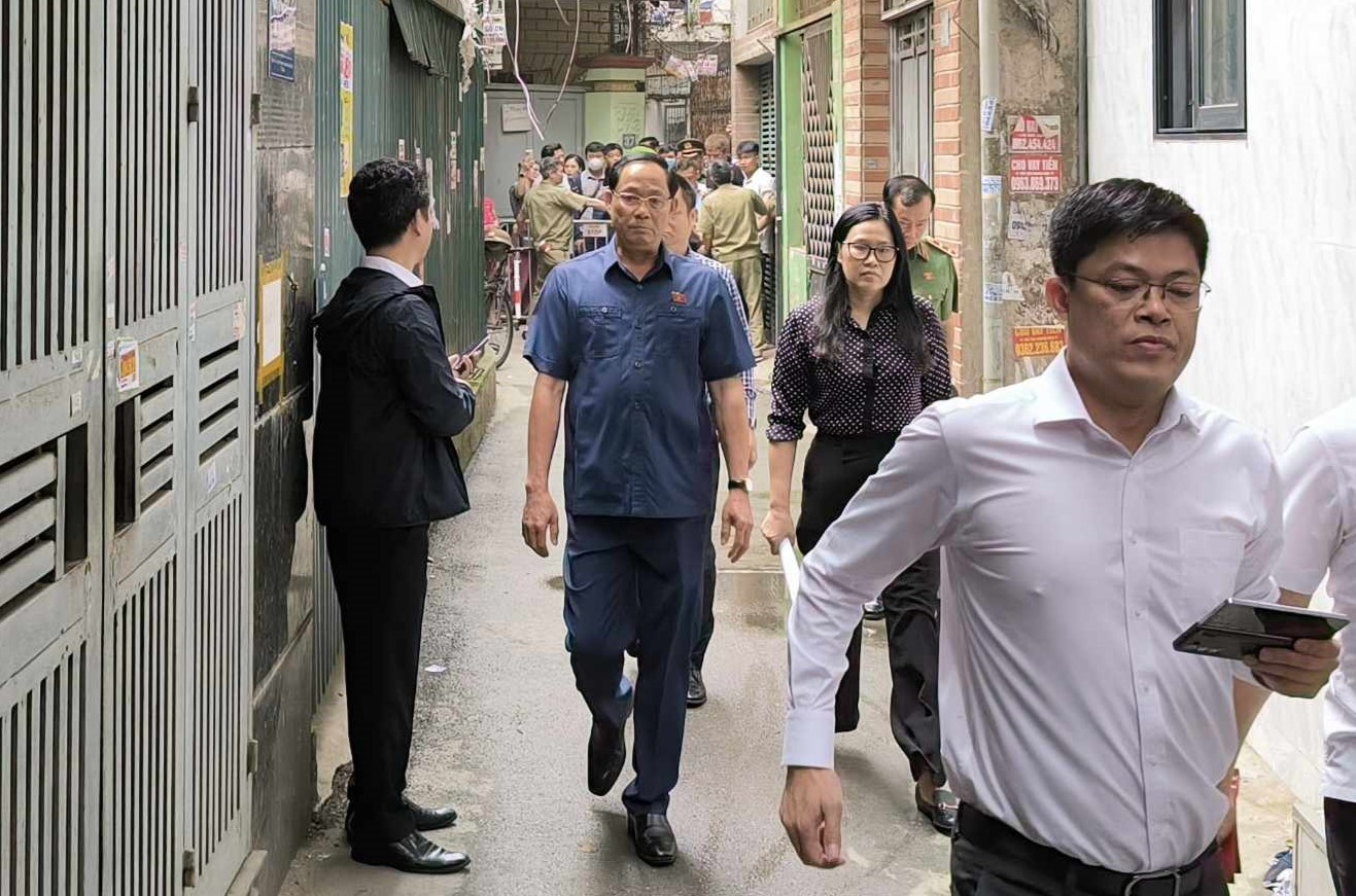 L&atilde;nh đạo Ch&iacute;nh phủ, Quốc hội, Bộ C&ocirc;ng an v&agrave; H&agrave; Nội tới hiện trường vụ ch&aacute;y 14 người tử vong- Ảnh 2.