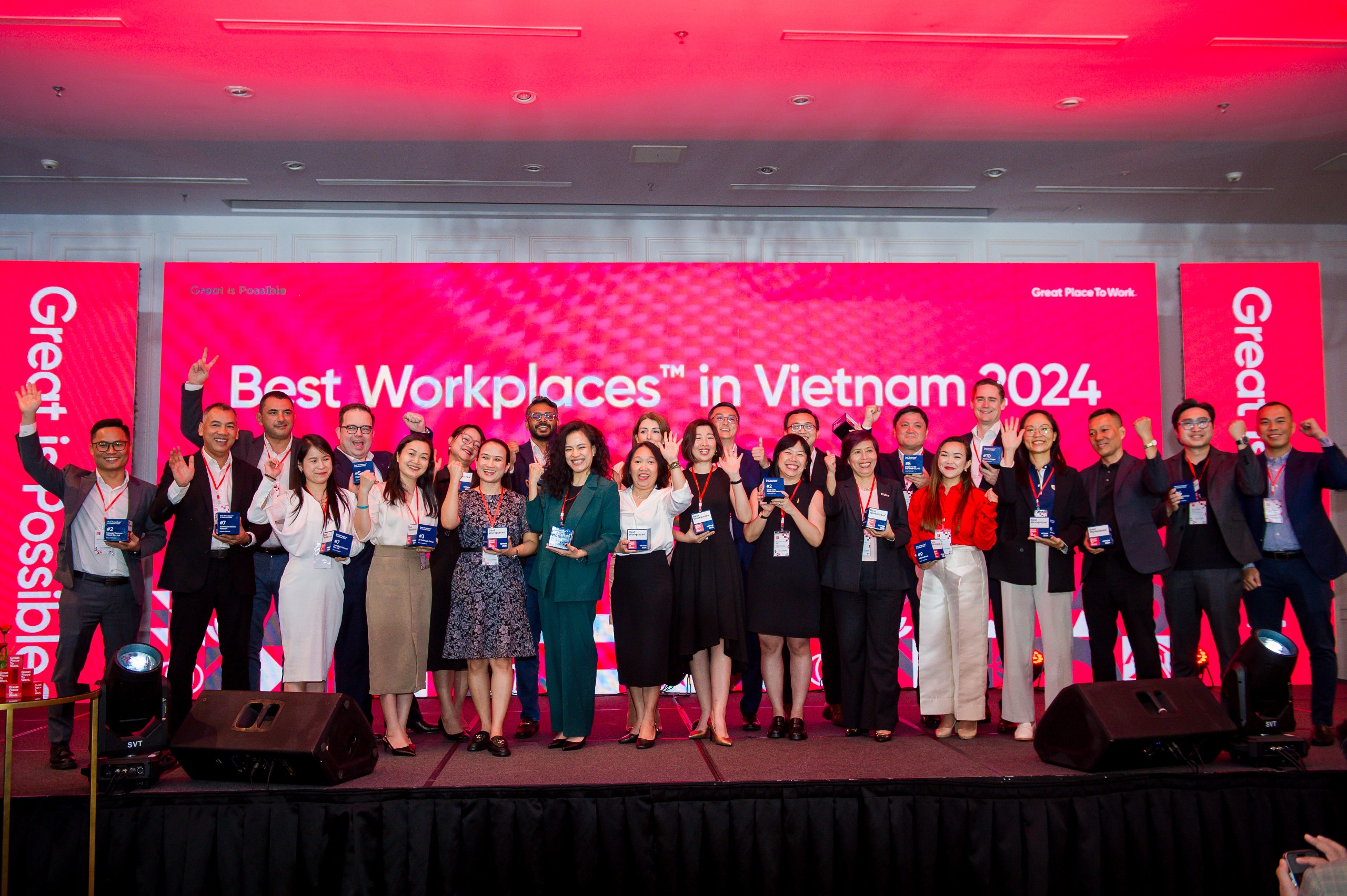 Công bố 25 nơi làm việc xuất sắc hàng đầu Việt Nam 2024- Ảnh 2. Công bố 25 nơi làm việc xuất sắc hàng đầu Việt Nam 2024- Ảnh 2.