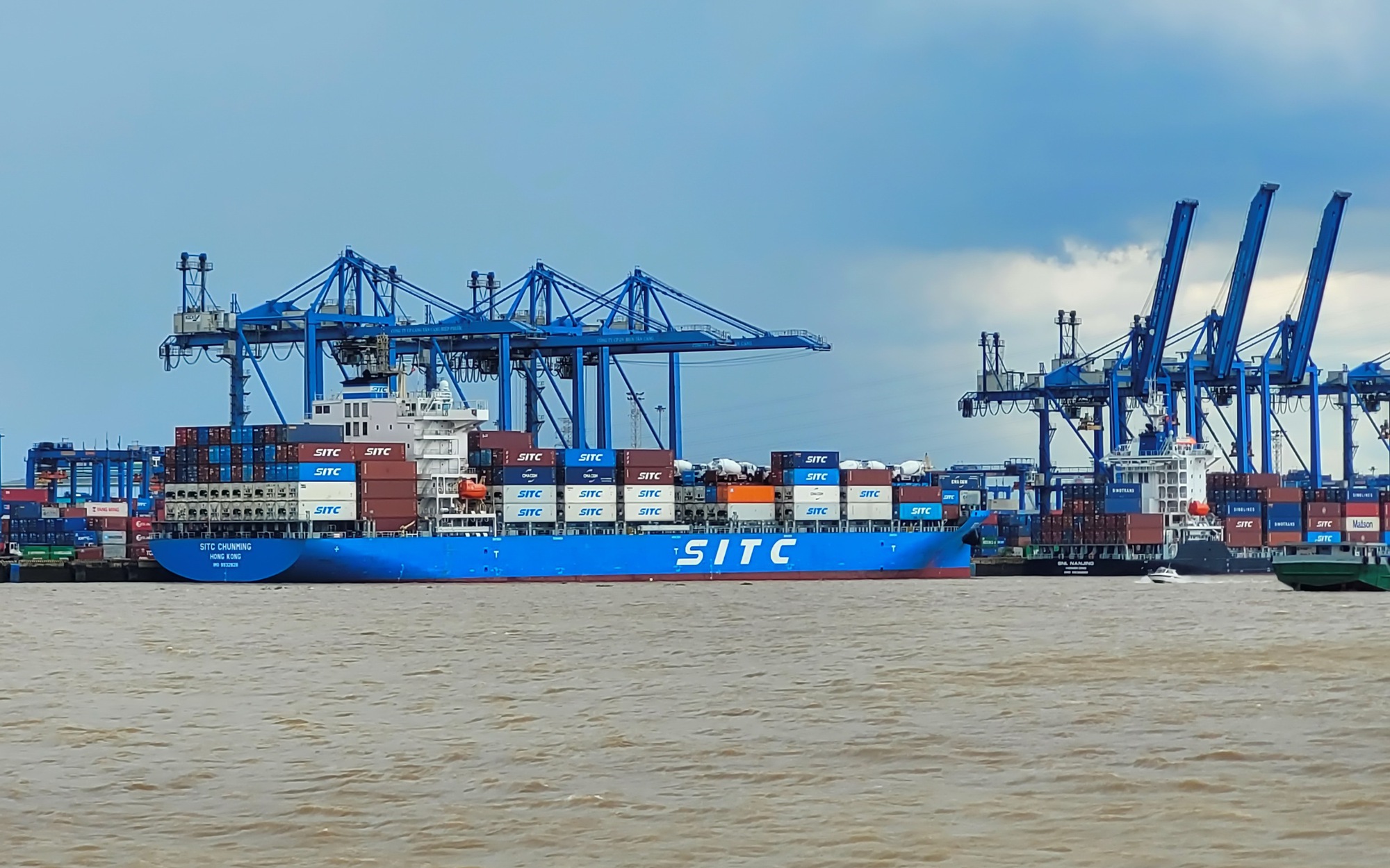 Tươi s&aacute;ng bức tranh xuất khẩu h&agrave;ng h&oacute;a